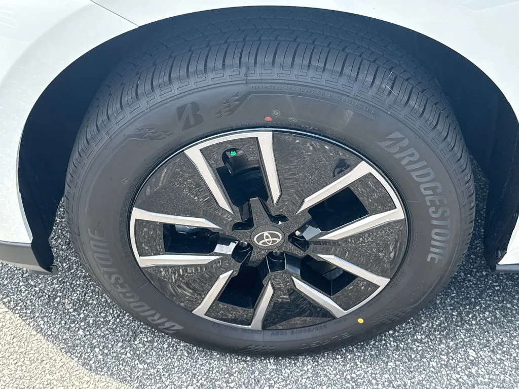 New 2026 Wind Chill Pearl Toyota XLE image 11