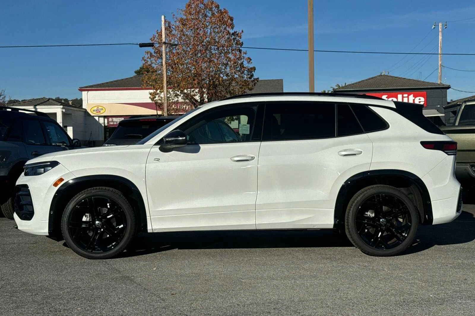 2026 Volkswagen Tiguan SE R-LINE BLACK - Photo 7