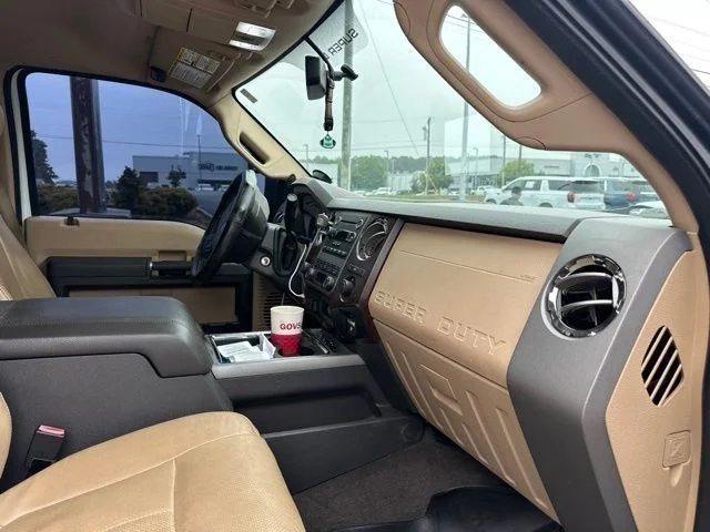 Used 2012 White Ford Lariat image 18