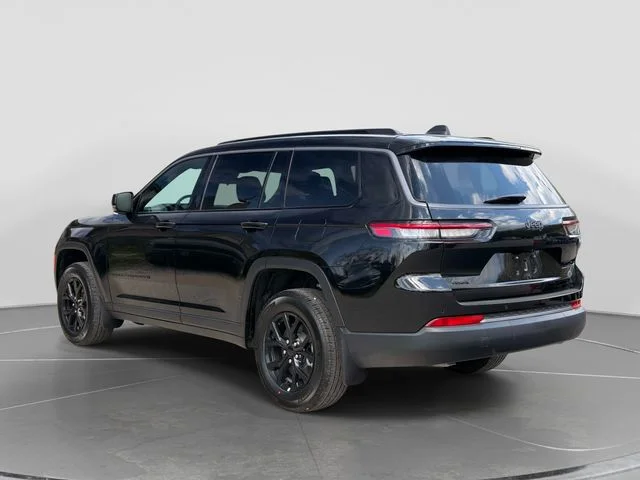 New 2026 Diamond Black Crystal Pearl-Coat Exterior Paint Jeep Altitude image 7
