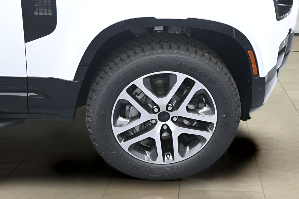 New 2026 White Land Rover X-Dynamic SE image 10