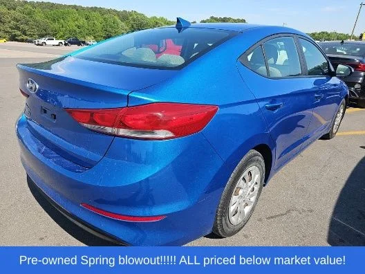 Used 2017 Blue Hyundai SE image 4