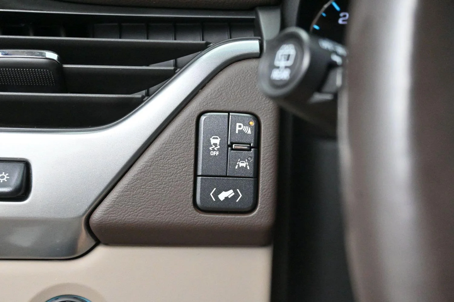 Used 2018 Summit White Chevrolet Premier image 29