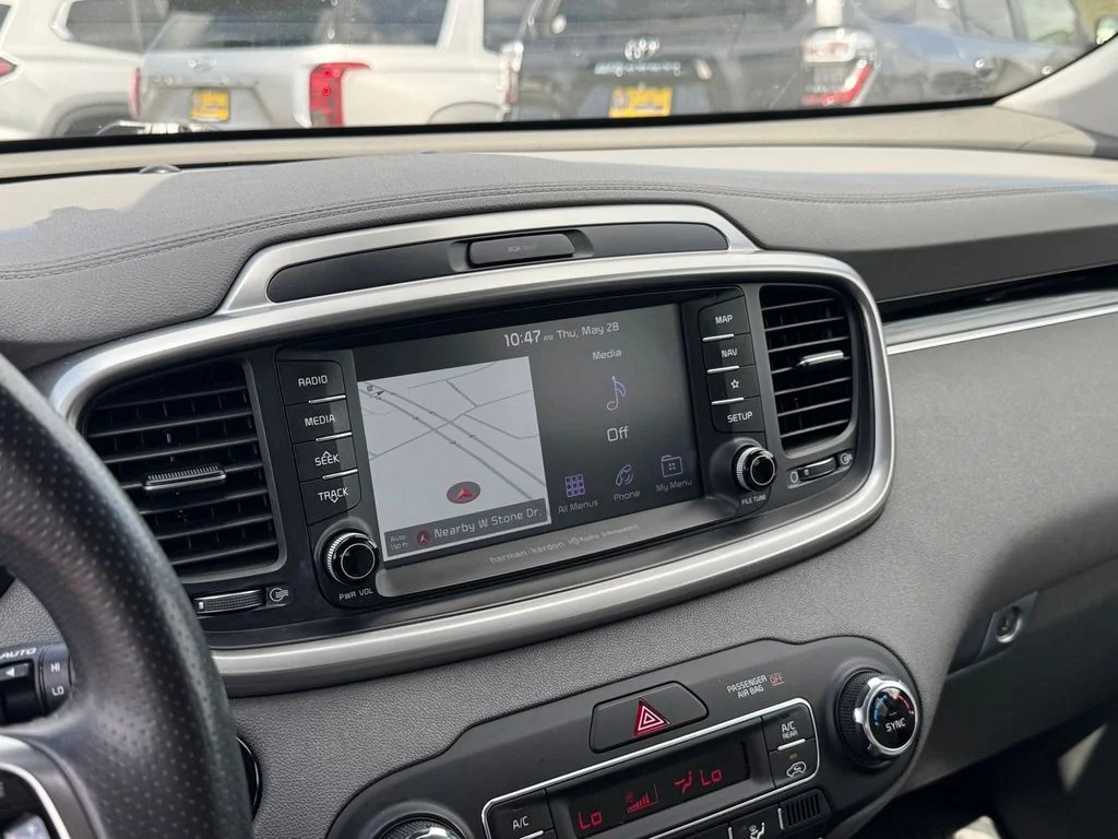 Used 2019 White Kia SX image 23