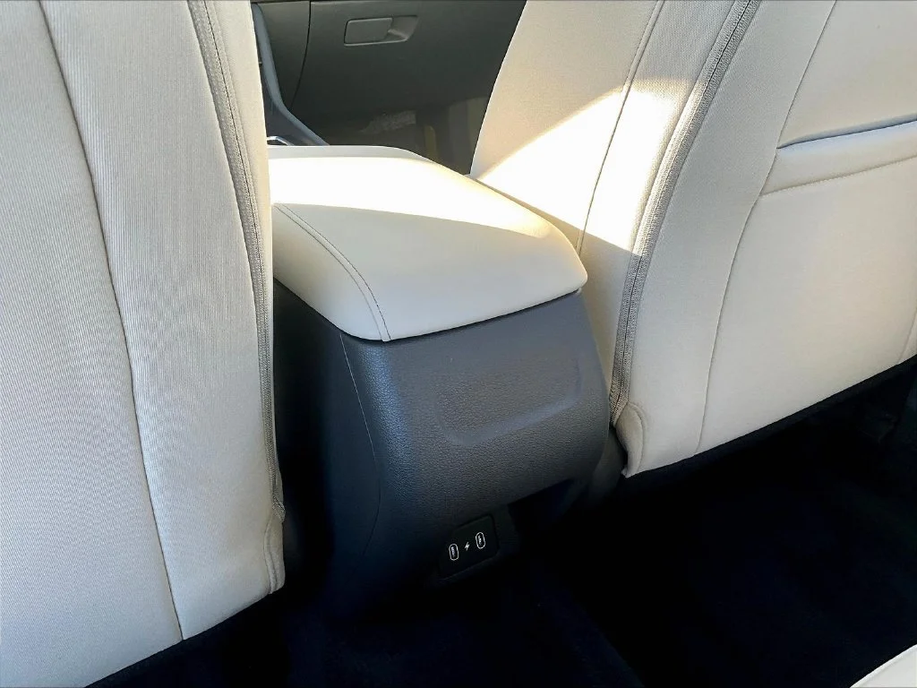Used 2025 Black Hyundai SEL image 11