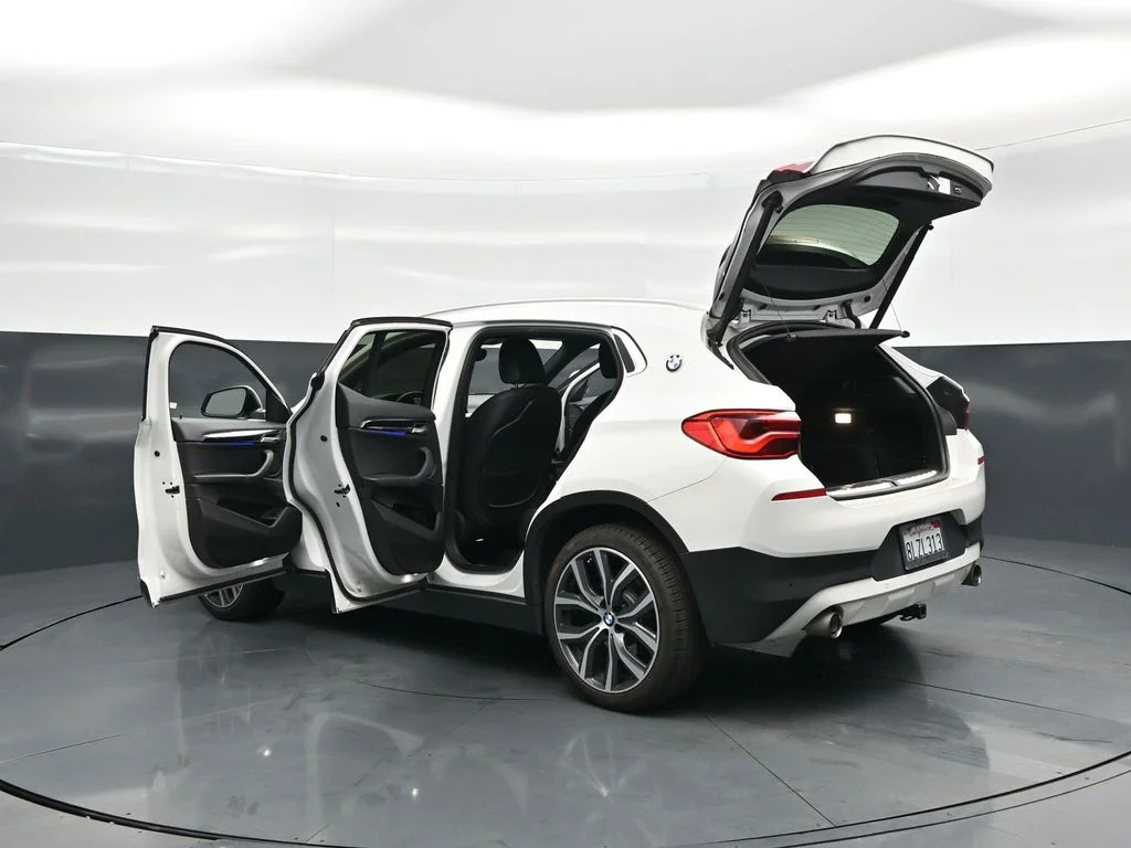 Used 2020 White BMW sDrive28i image 38