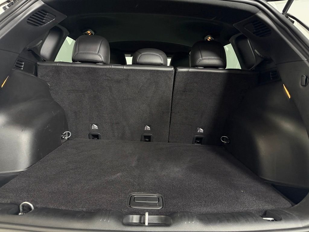 Used 2025 White Jeep Latitude image 27