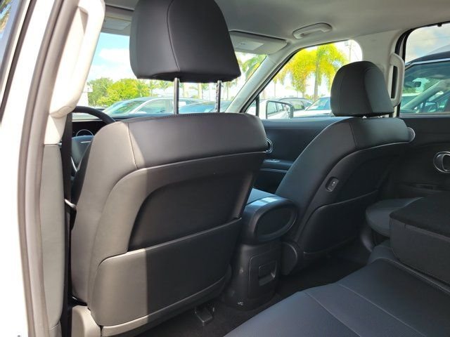 New 2026 White Hyundai Blue SEL 8P image 6