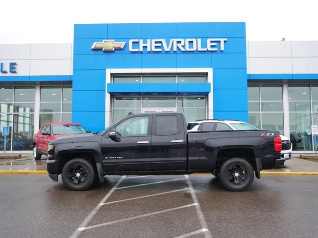 Used 2018 Chevrolet Silverado 1500 LT with VIN 1GCVKREC0JZ147214 for sale in Roseville, Minnesota