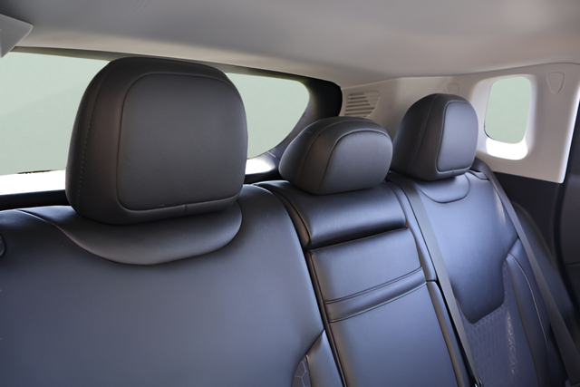 Used 2019 Blue Jeep Latitude image 15