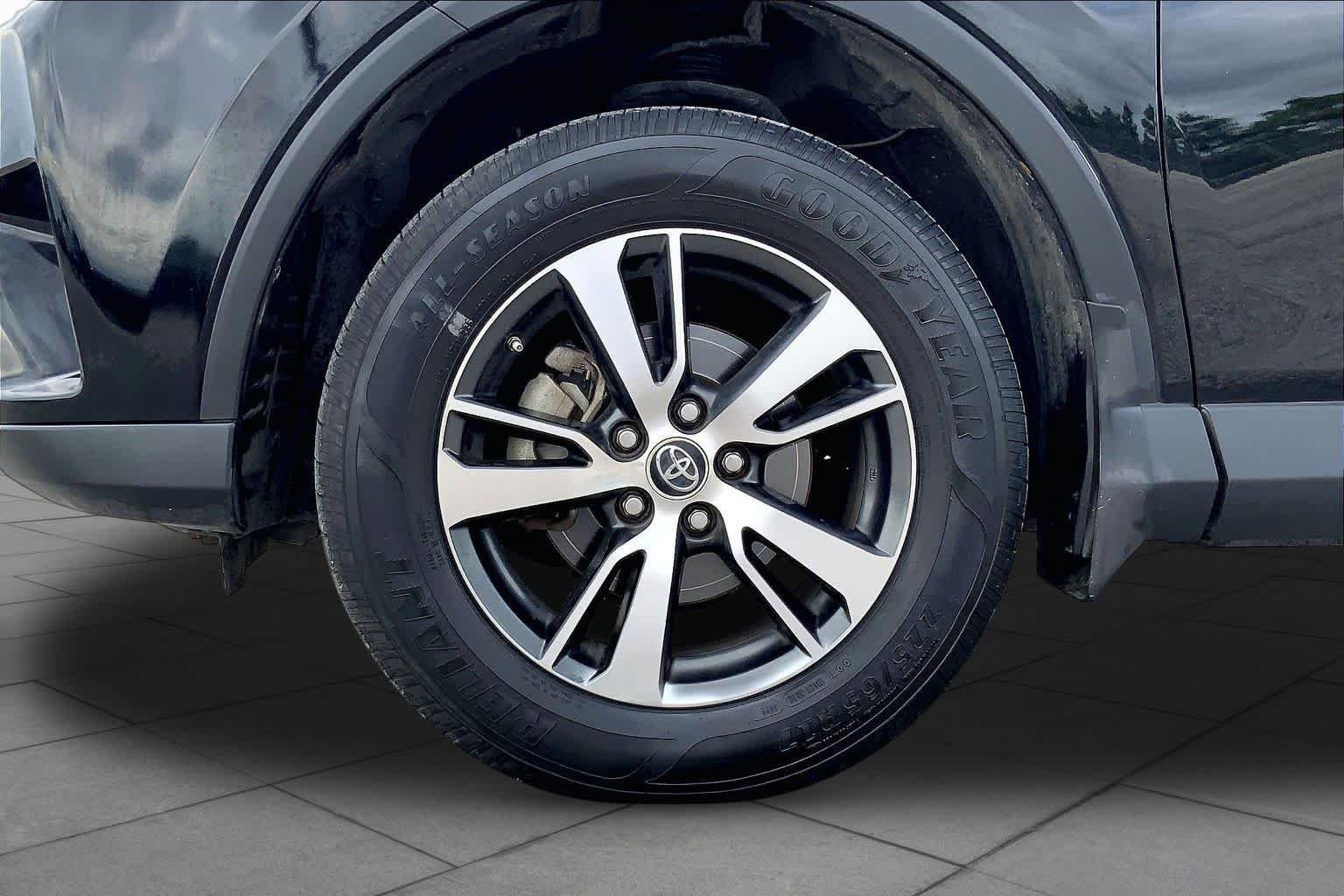 Used 2017 Black Toyota XLE image 11