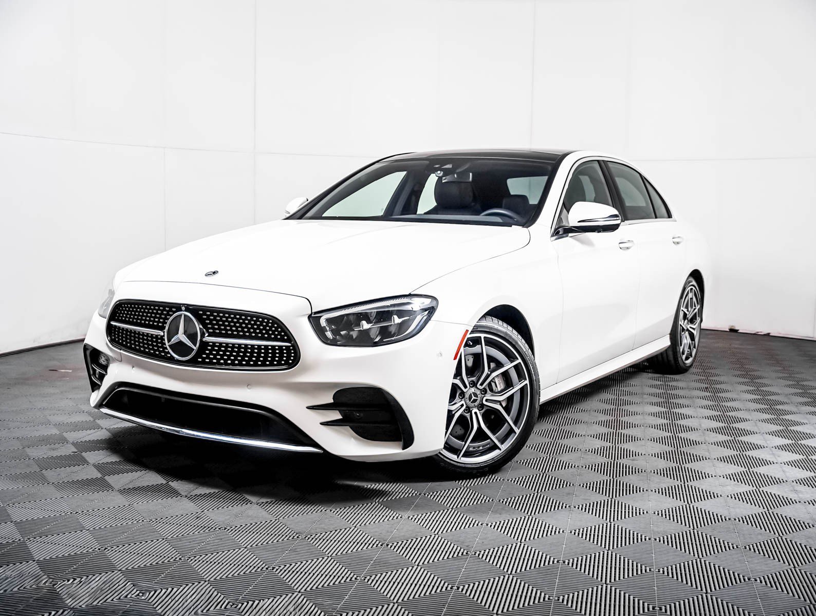 2021 Mercedes-Benz E-Class E350's photo