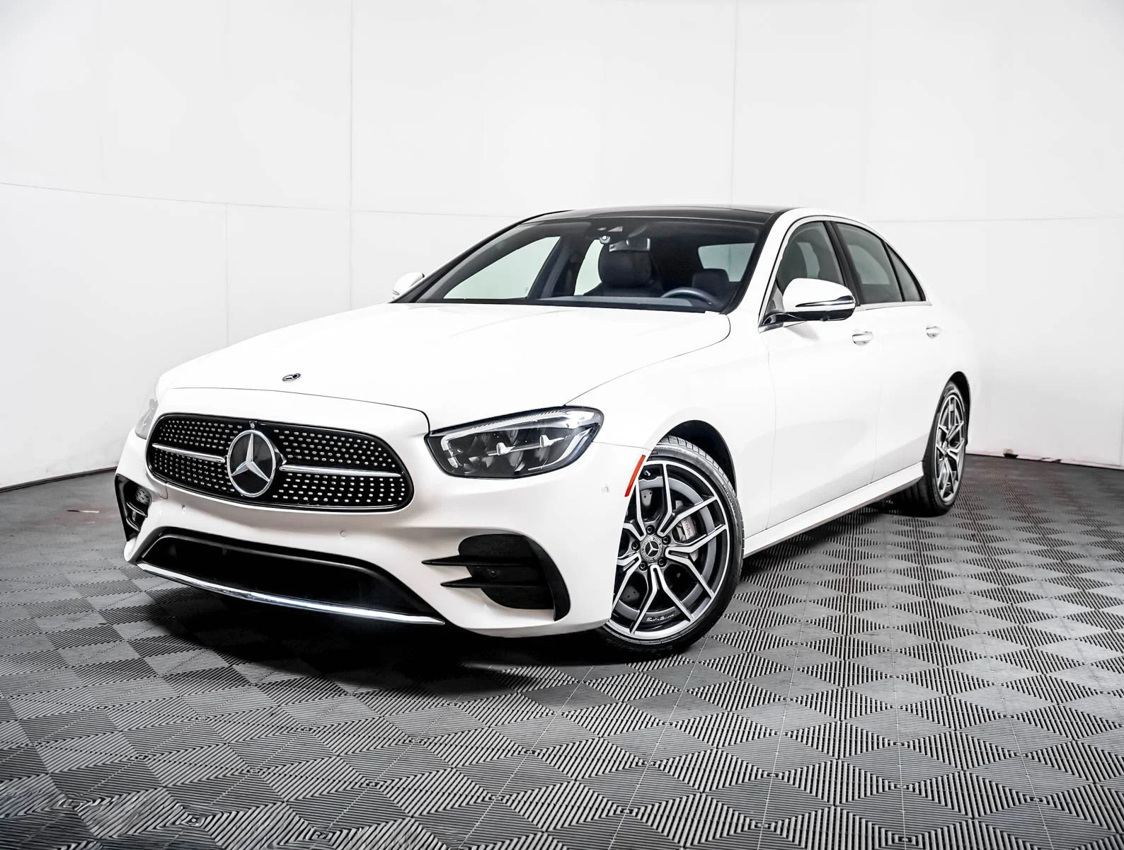 2021 Mercedes-Benz E-Class E350's photo