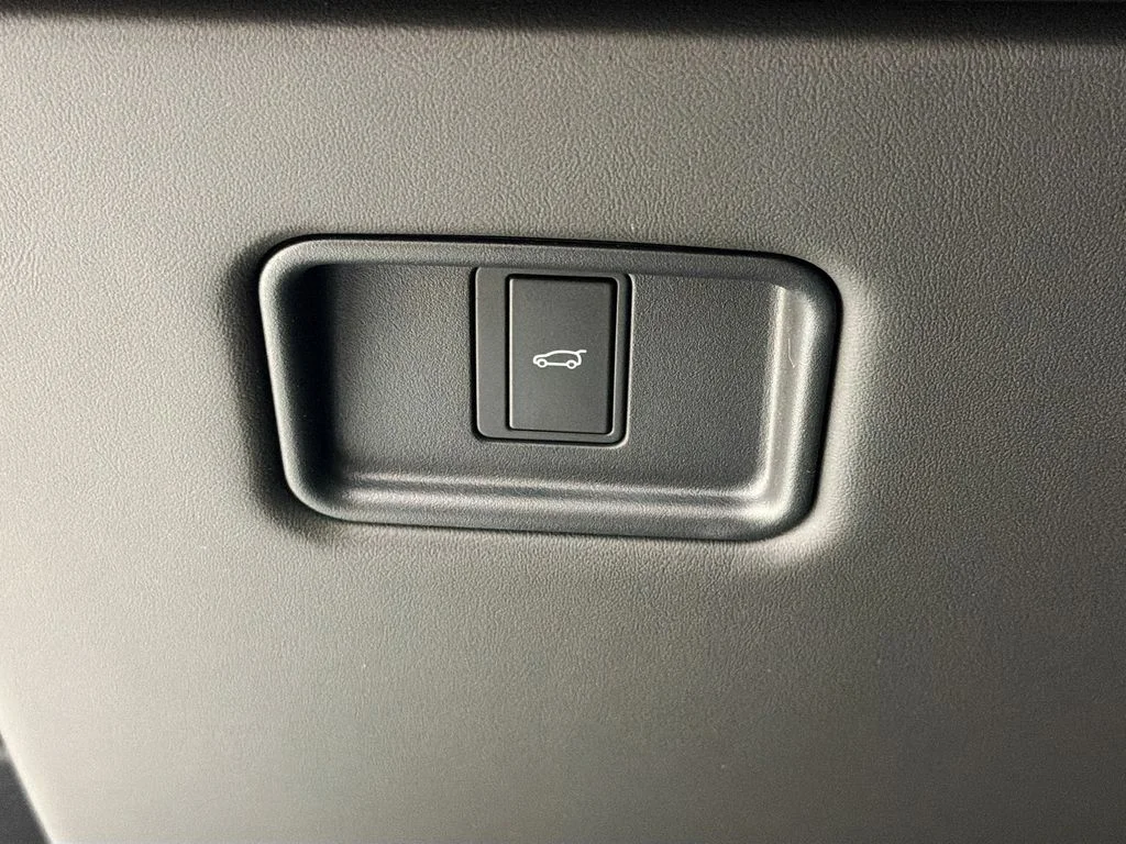New 2026 Fuji White Land Rover SE image 10