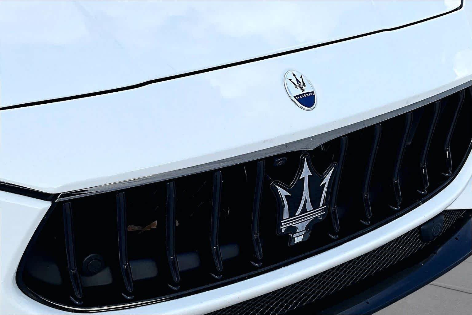 Used 2022 Bianco Maserati Modena image 29