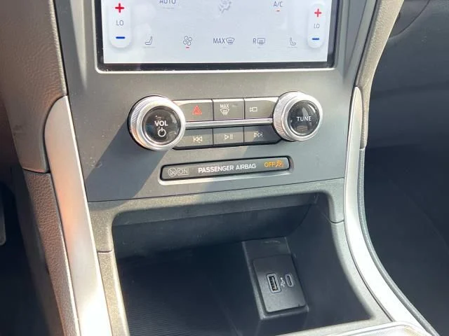 Used 2022 Black Ford SEL image 18