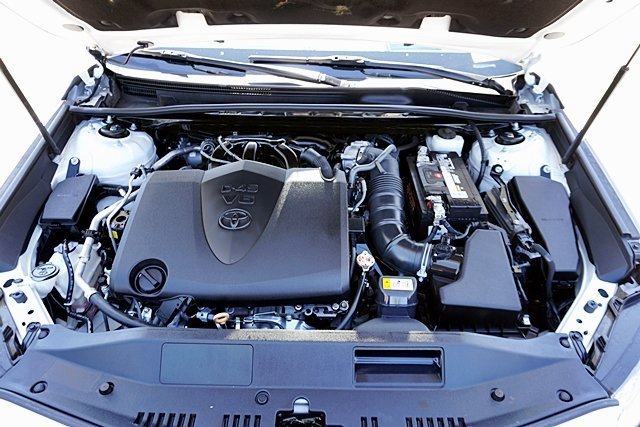 Used 2019 Beige Toyota XSE V6 image 15