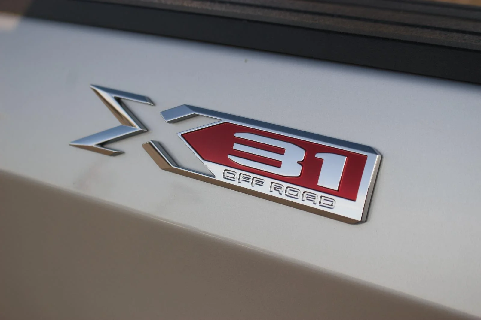 Used 2022 Quicksilver Metallic GMC Elevation image 11