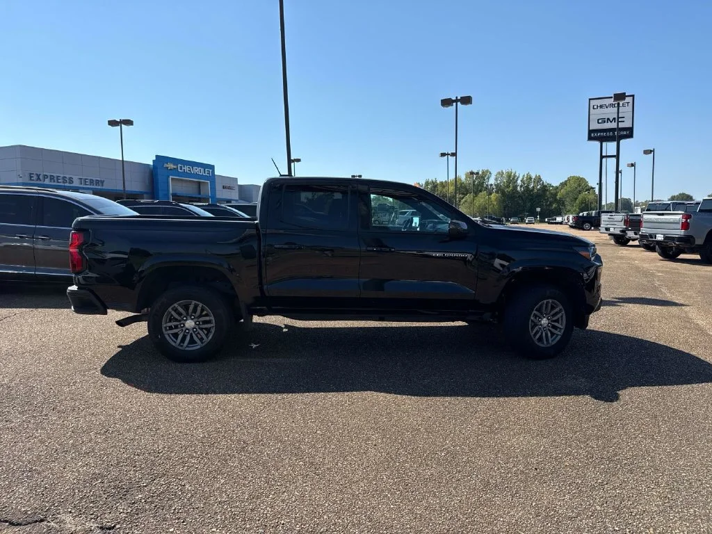 Used 2024 Black Chevrolet LT image 8