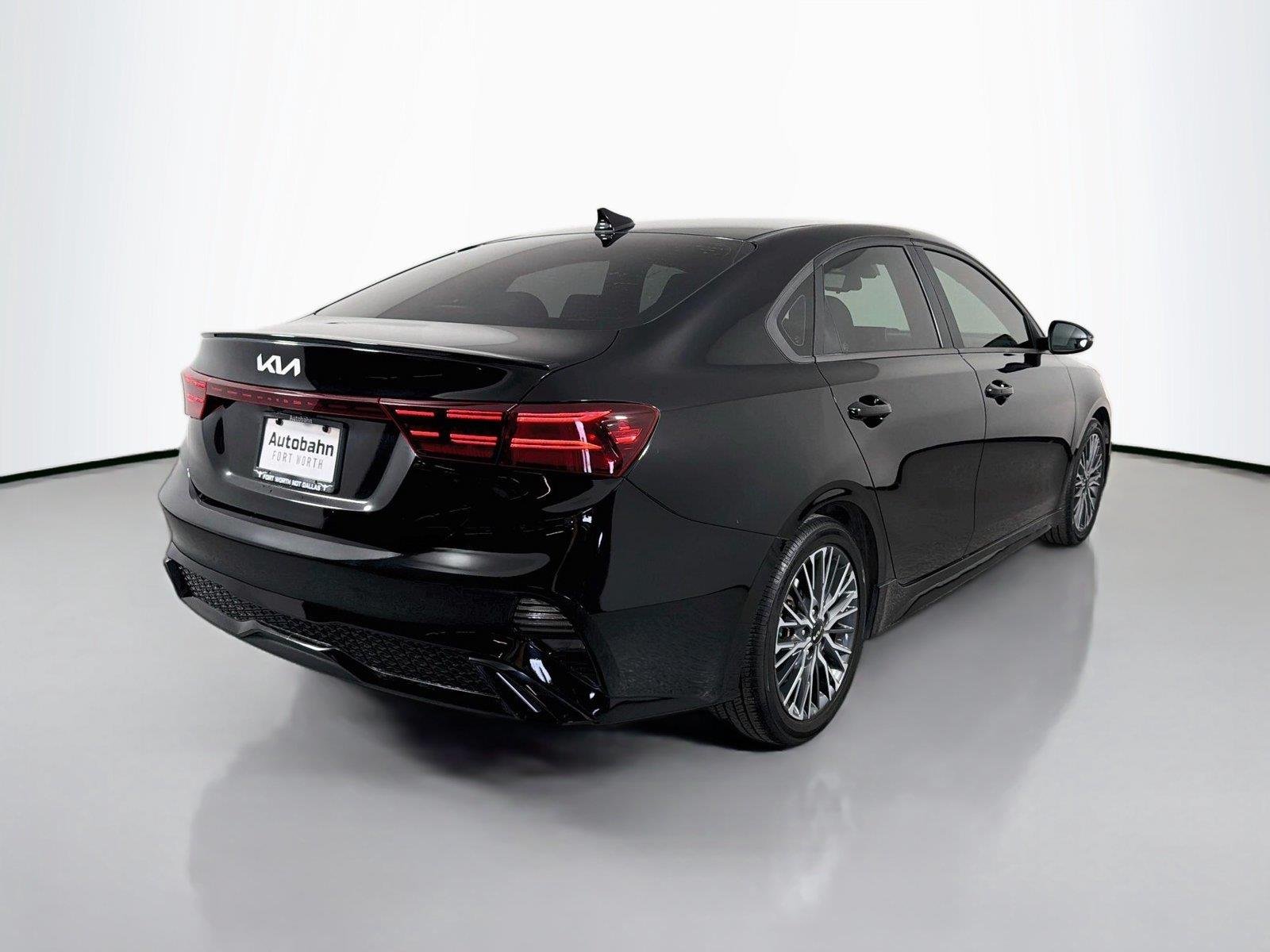 Used 2022 Aurora Black Kia GT-Line image 5