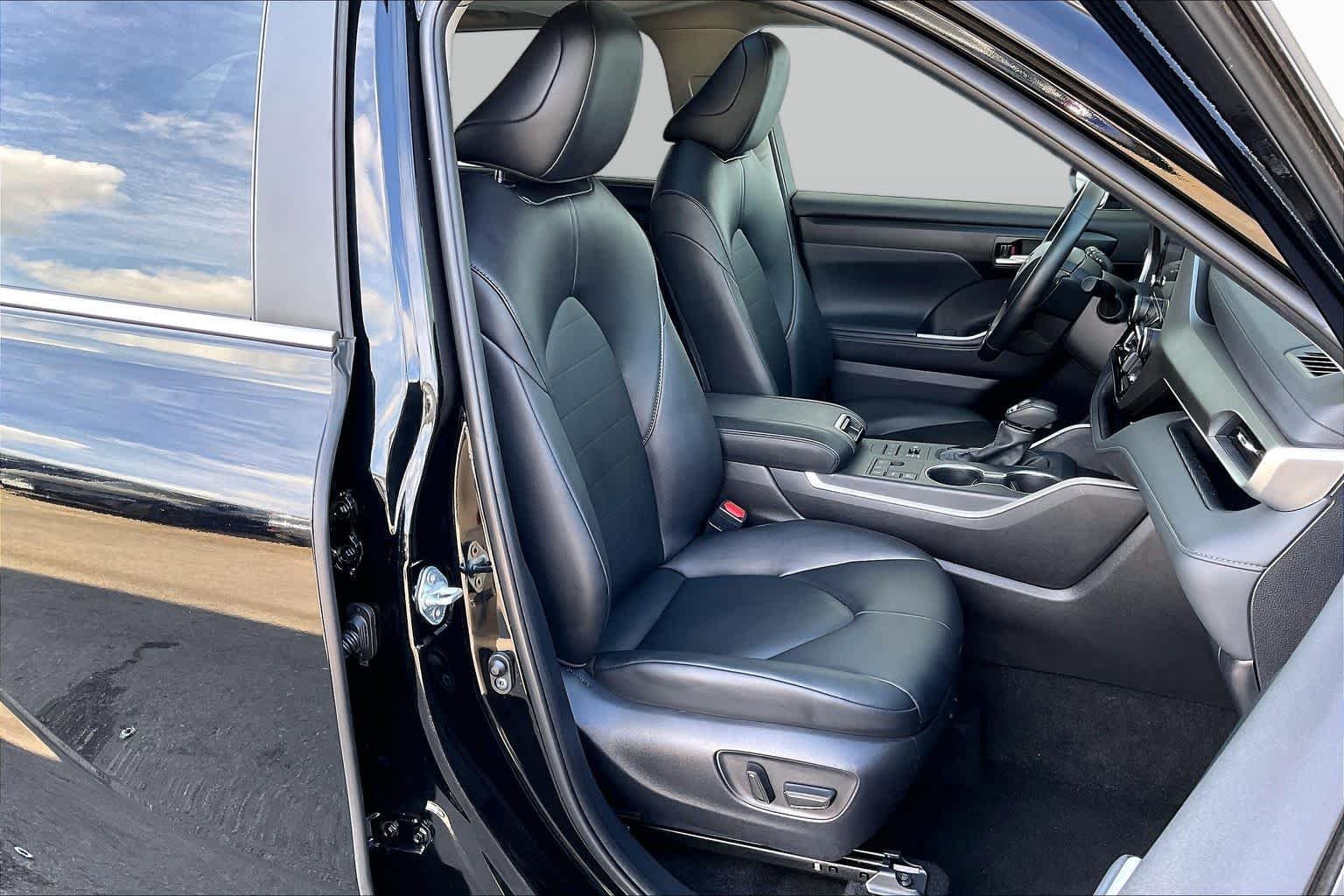 Used 2026 Midnight Black Metallic Toyota XLE image 9