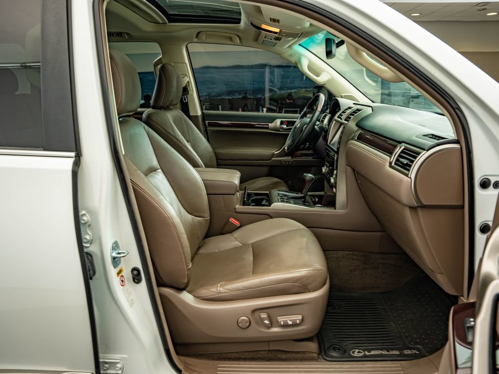Used 2014 Starfire Pearl Lexus 460 image 38