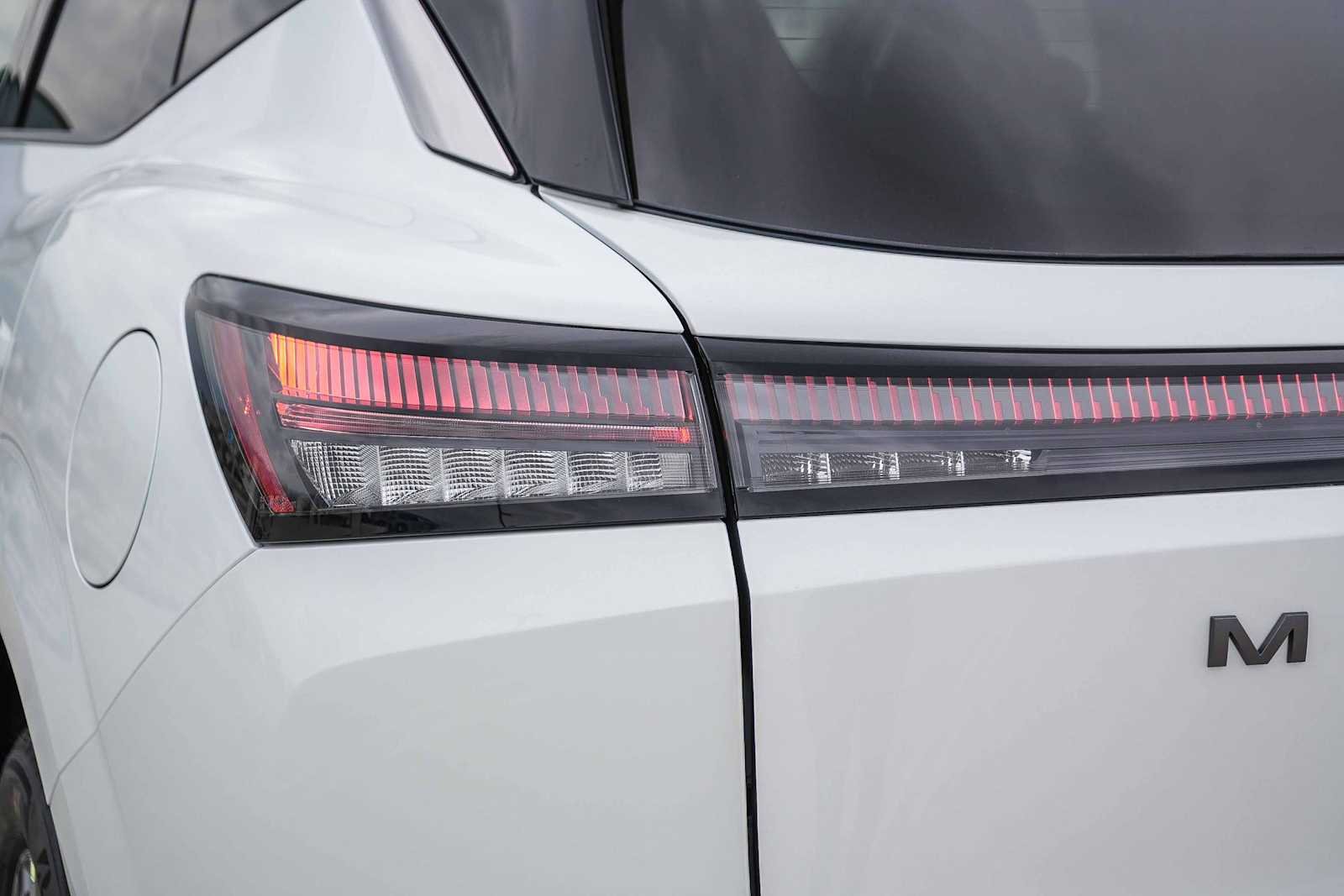 New 2026 Everest White Pearl TriCoat Nissan SL image 9