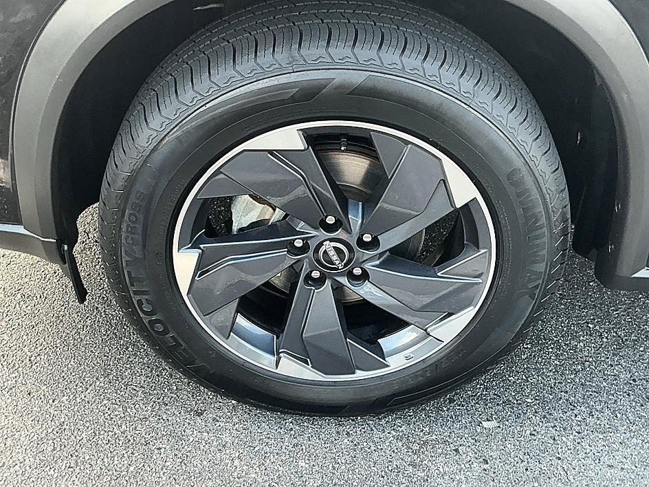 Used 2024 Super Black Nissan SV image 10