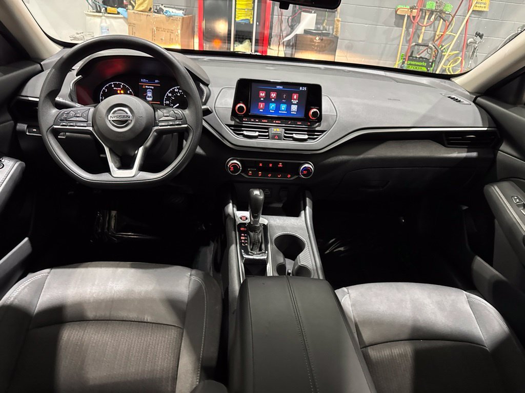 Used 2022 Black Nissan 2.5 S image 12