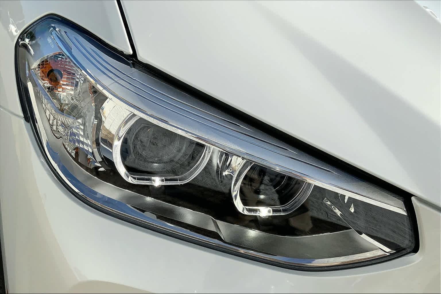 Used 2021 Mineral White Metallic BMW sDrive30i image 13