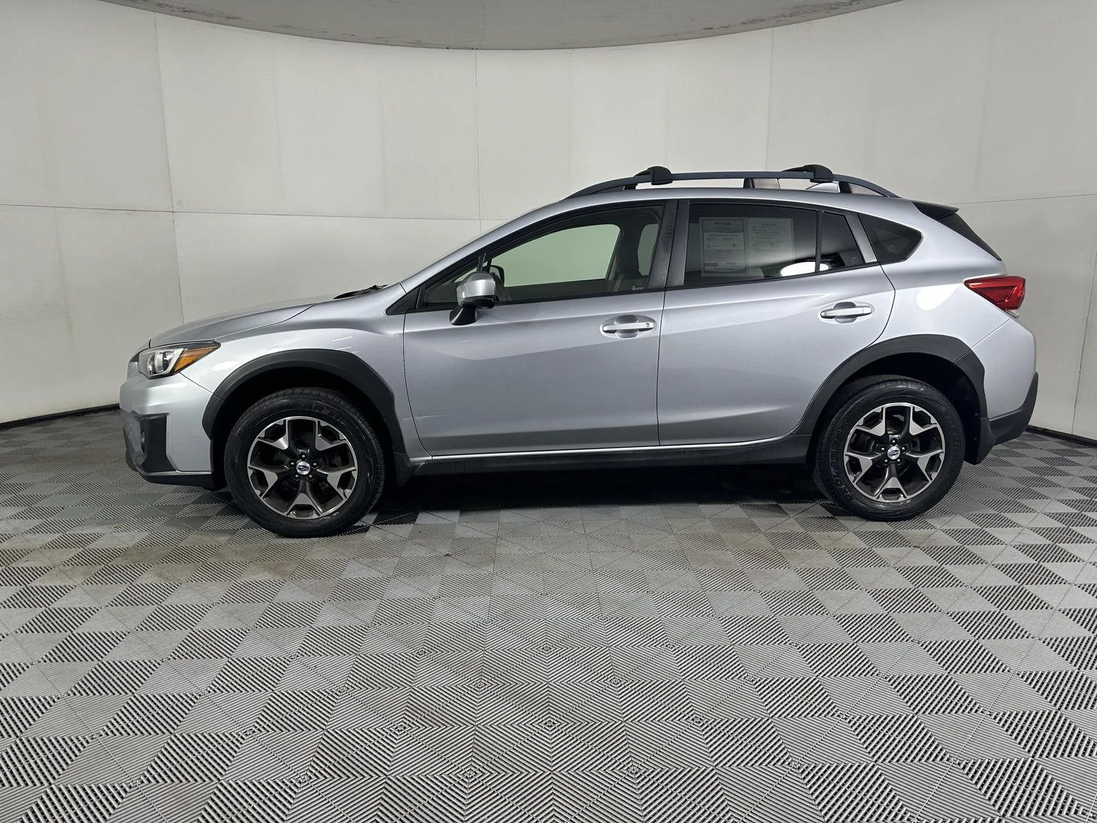 Used 2018 Ice Silver Metallic Subaru Premium image 7