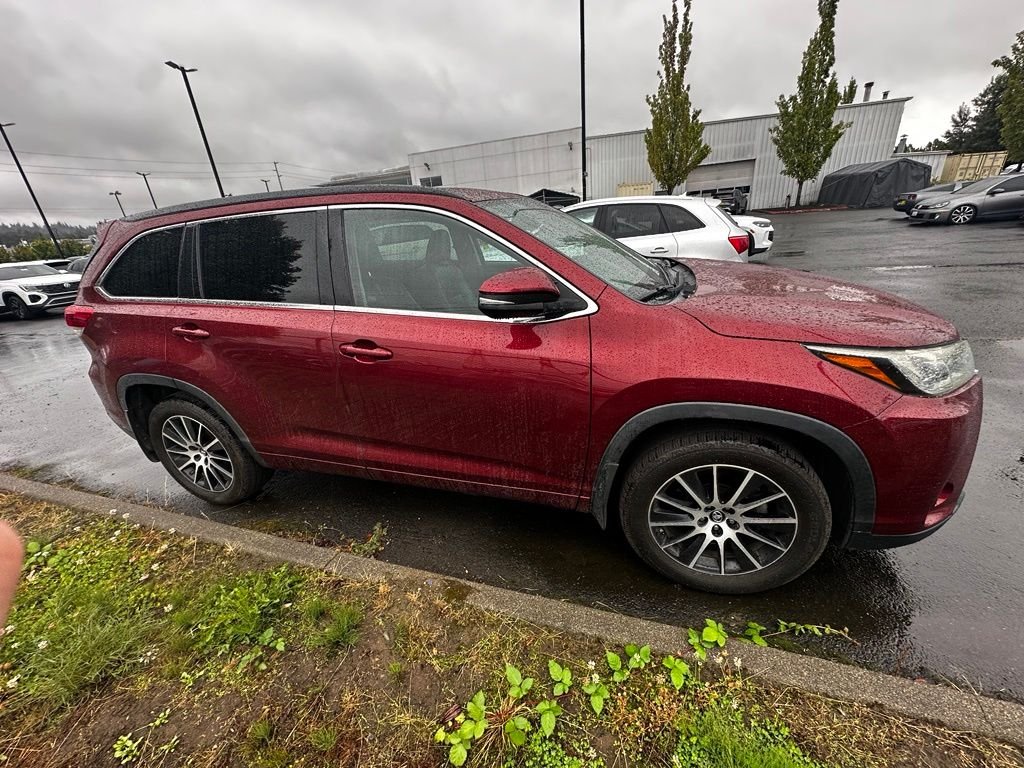 Used 2018 Red Toyota SE image 9