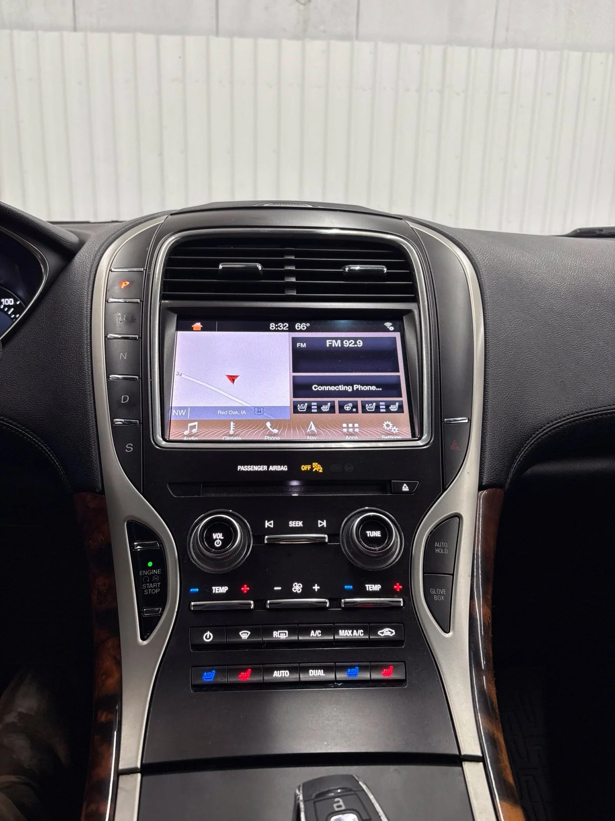 Used 2018 Black Velvet Lincoln Reserve image 12