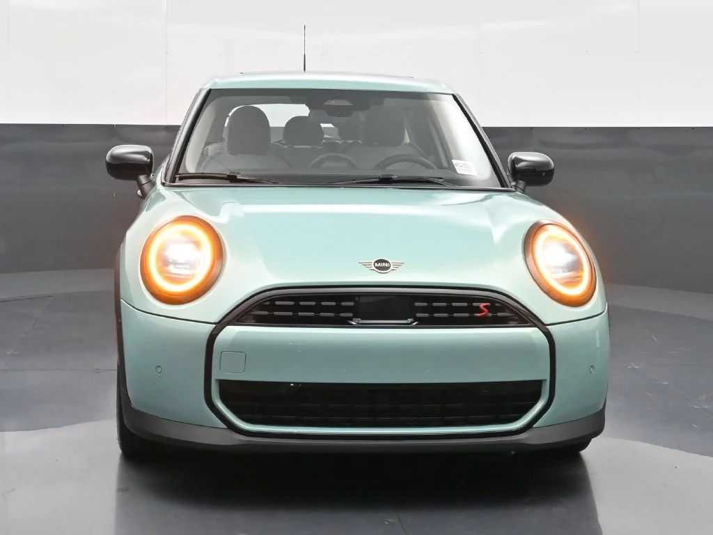 Certified Used 2025 Green MINI Signature Plus image 15