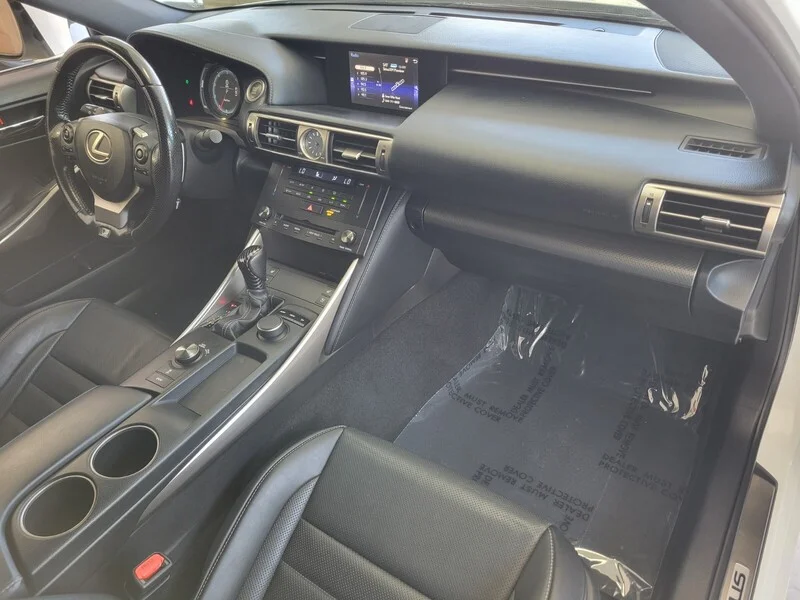 Used 2016 Ultra White LEXUS 4DR SDN image 16