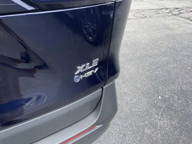 Certified Used 2025  Toyota XLE image 7
