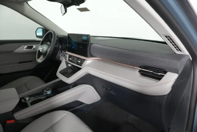 New 2026 Vapor Blue Metallic Ford Active image 33