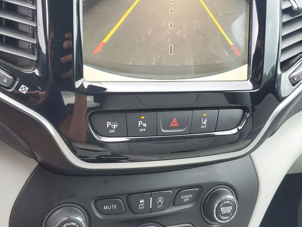 Certified Used 2019 White Jeep Limited image 27