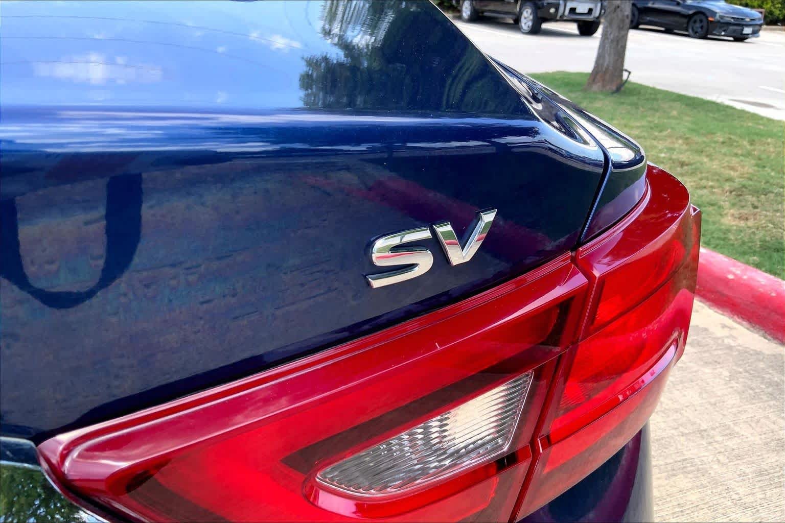 Used 2018 Deep Blue Pearl Nissan SV image 10
