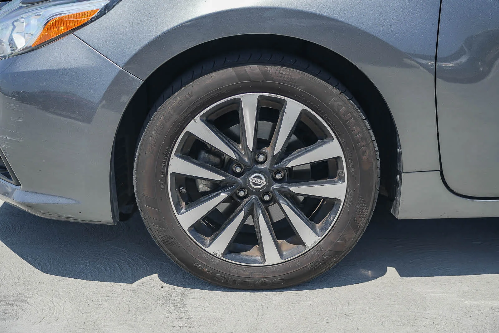 Used 2018 Gun Metallic Nissan 2.5 SV image 14