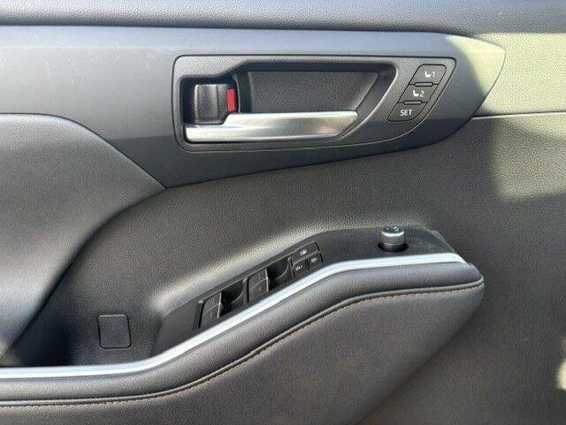 Used 2023 Wind Chill Pearl Toyota Bronze Edition image 18
