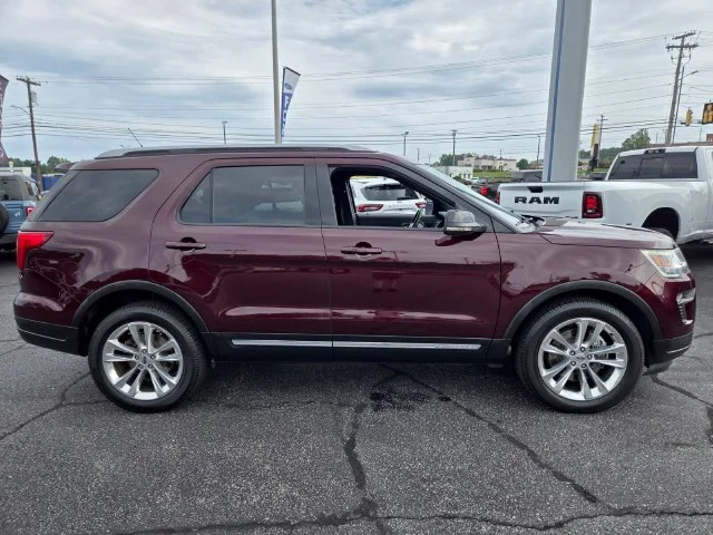 Used 2018 Burgundy Ford XLT image 9