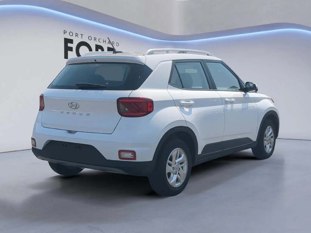 Used 2023 White Hyundai  image 6