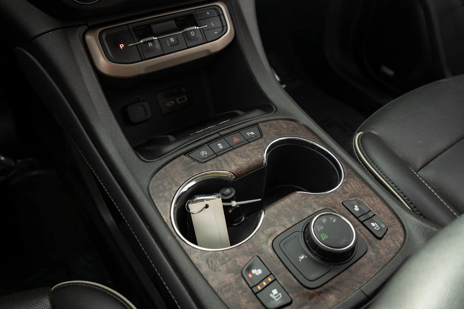 Used 2023 White GMC Denali image 27
