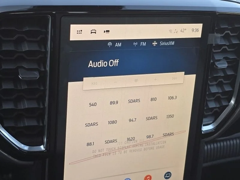 New 2025 Oxford White Ford XLT image 14