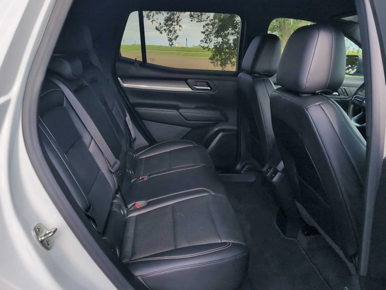 Used 2026 Summit White GMC Elevation image 29