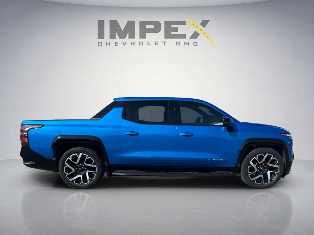 Used 2025 Riptide Blue Metallic Chevrolet RST - Max Range image 6