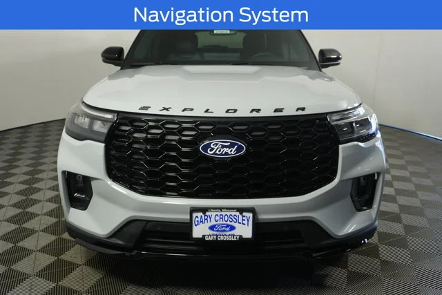 New 2027 Avalanche Gray Ford ST-Line image 3