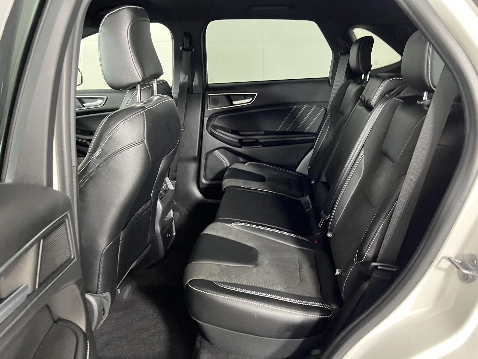 Used 2023 Wh Ford ST image 27