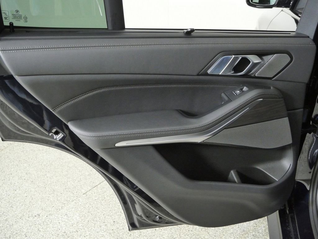 New 2026 Carbon Black Metallic BMW xDrive40i image 31